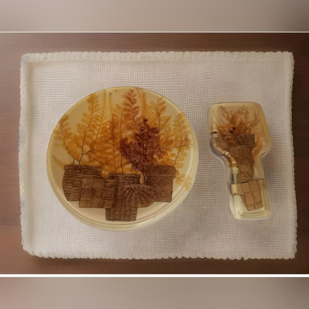 Vintage Set Of Lucite Trivet Wicker Baskets Dried Flowers And Spoon Rest 70's
